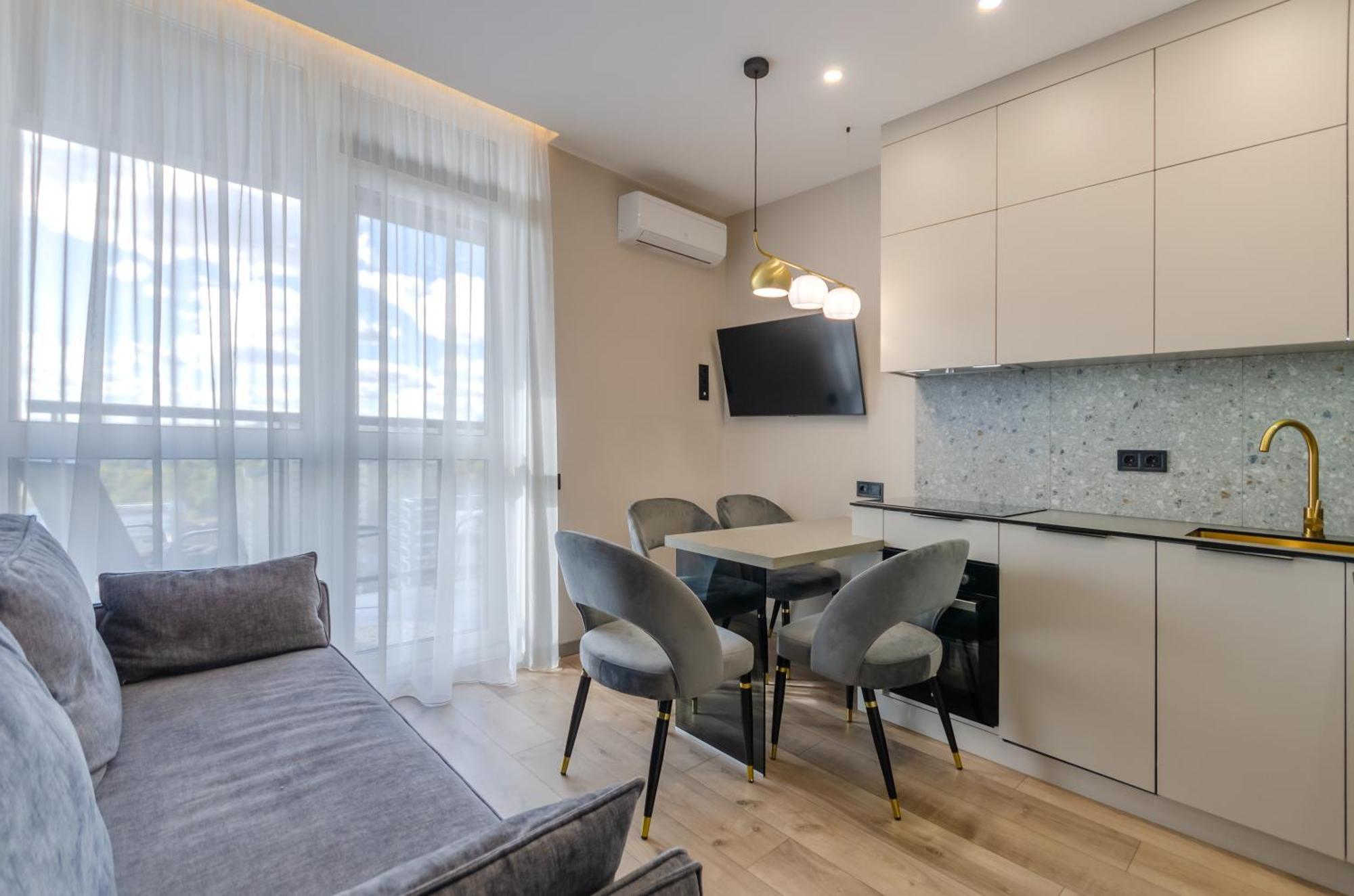 Petrovdom 85-141-122-38 Apartments In The Rc "French Quarter" Киев Екстериор снимка